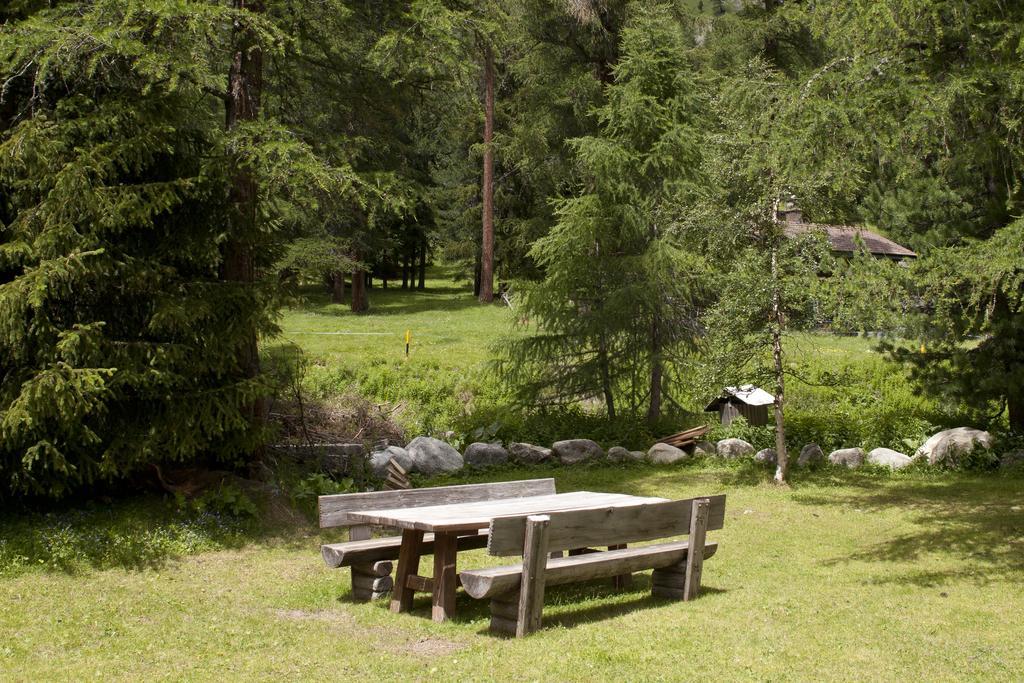 Gasthaus Spinas Bever Extérieur photo