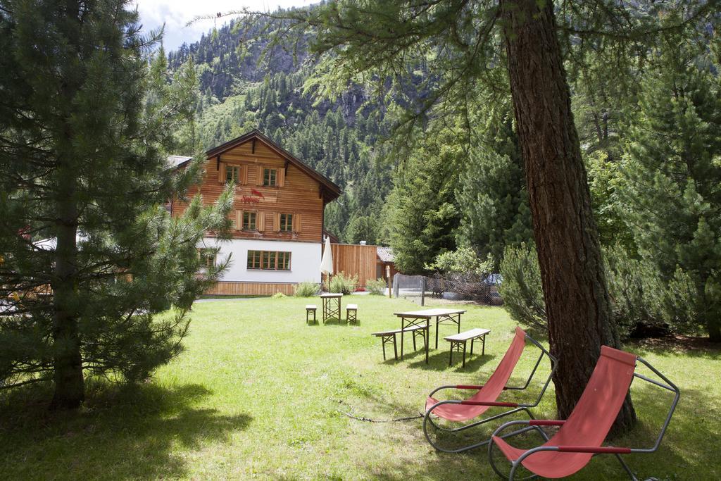 Gasthaus Spinas Bever Extérieur photo